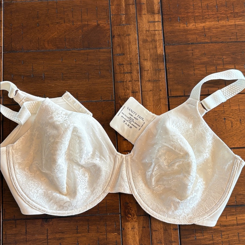 Vanity Fair Cream Underwire Lace Bra - 40DD - NWOT Never Worn